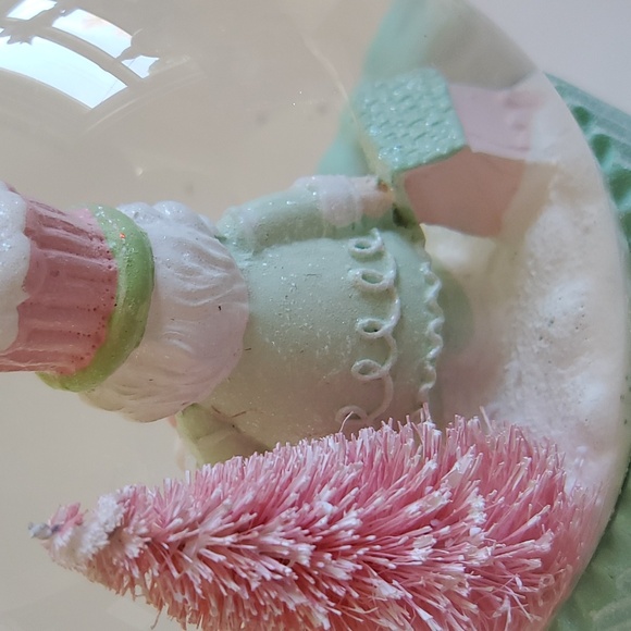 Christmas Cupcake Snow Globe Pastel Colors Musical Candy Land Theme Hoilday - Picture 6 of 14